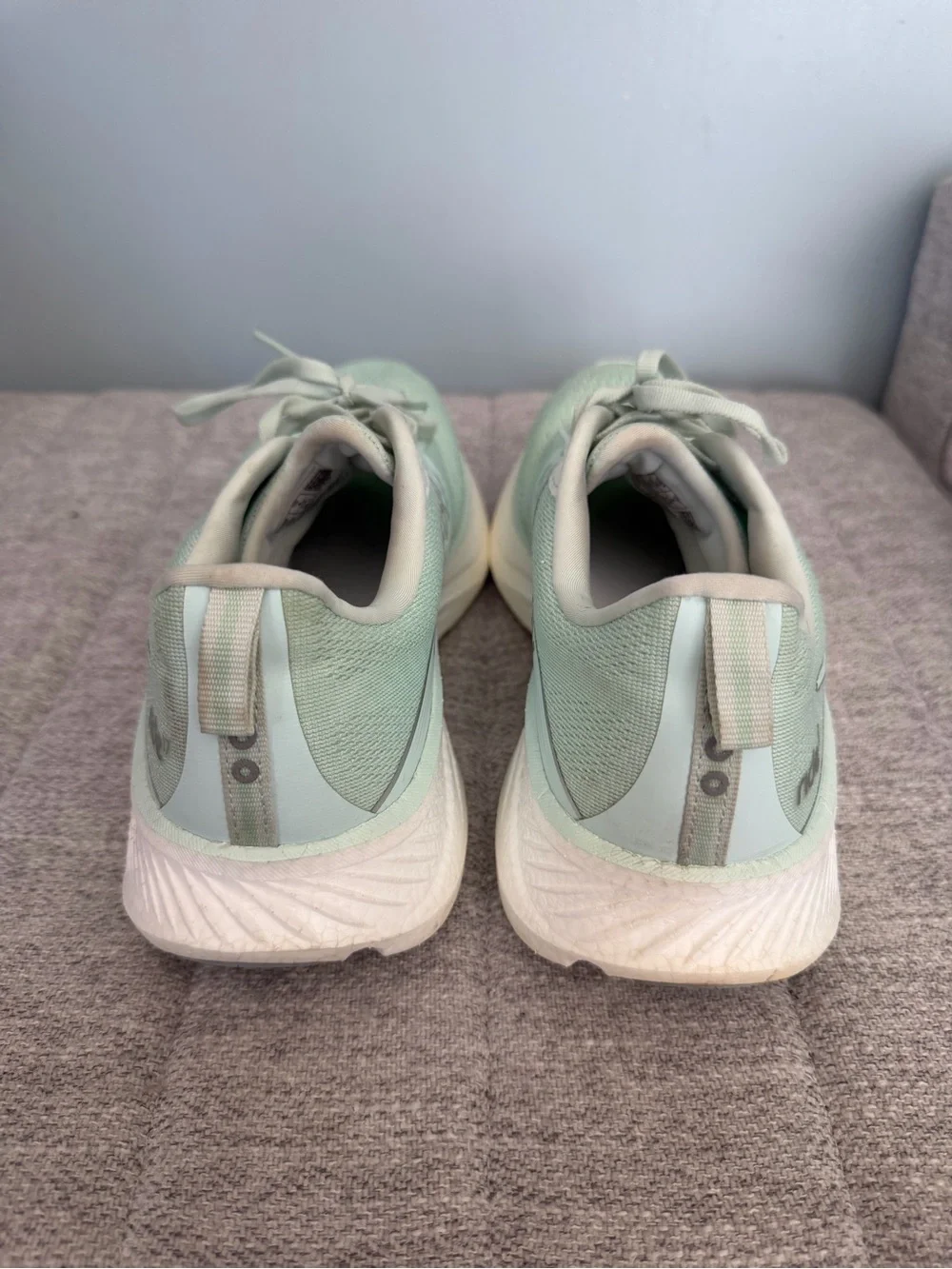 Saucony Ride 17 Women’s size 10 Jade/White